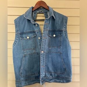 Jean jacket sleeveless opened back